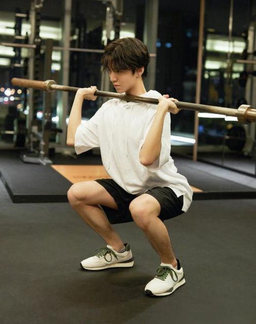 王俊凯吃瓜娱乐视频直播